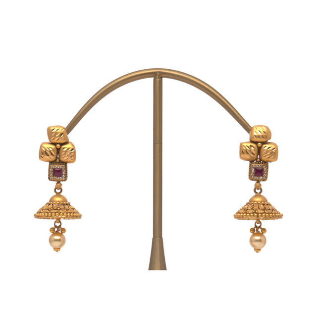Traditional Elegance Gold Necklace